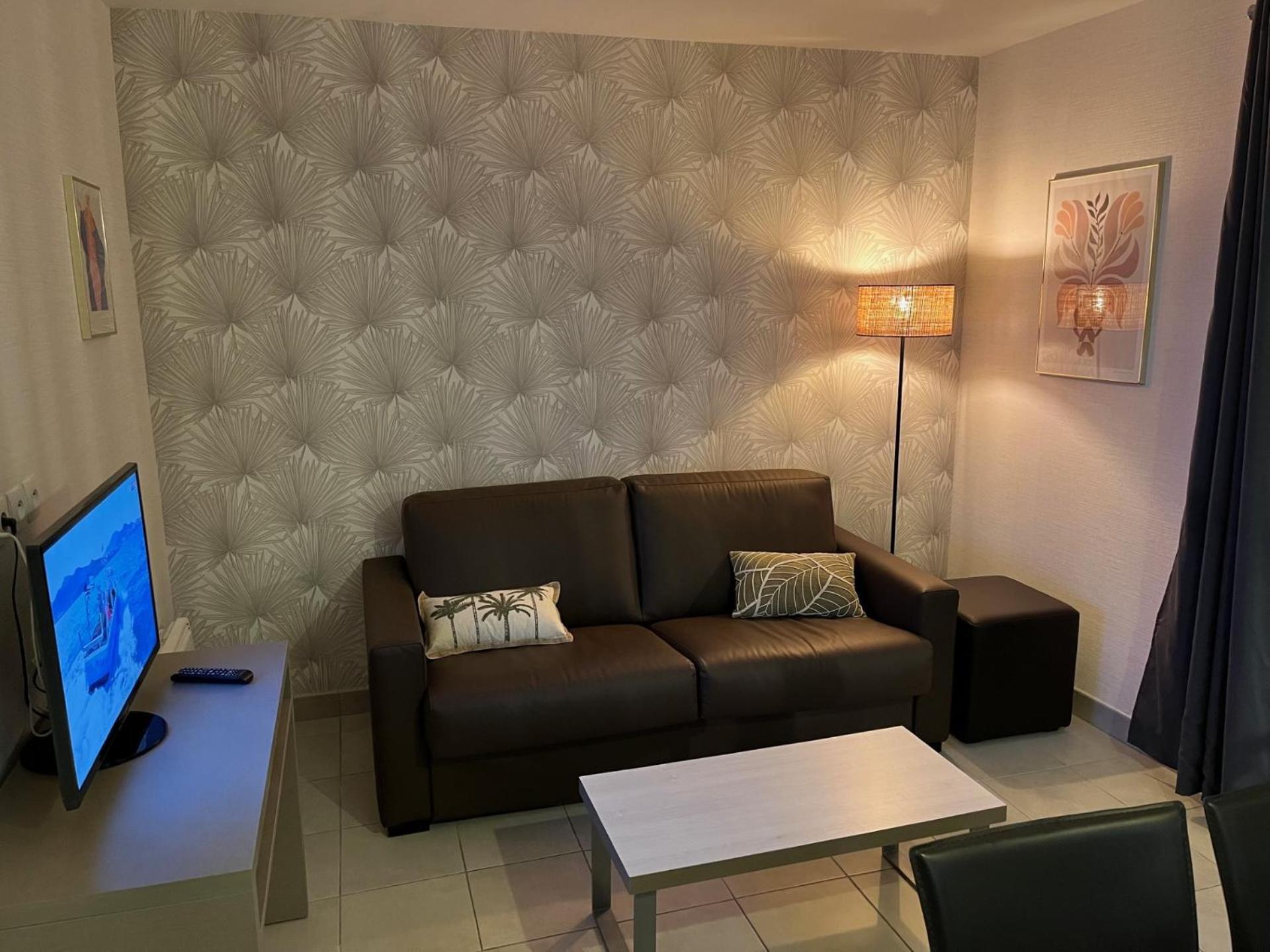 Chez Elisa - Dans Residence 4 Etoiles A 孔卡尔诺 外观 照片